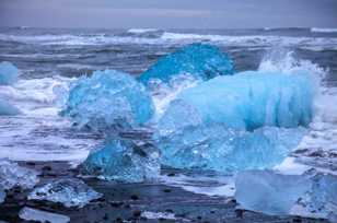 Icebergs in surf-9312